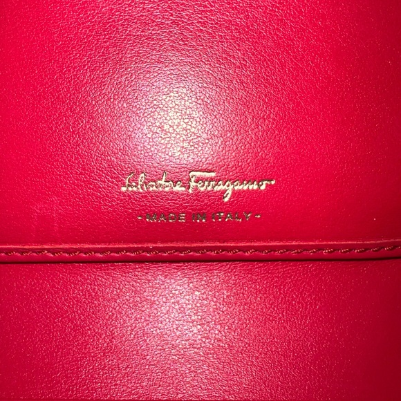Ladies Salvatore Ferragamo “Ferragamo Gancini” Graffiti Continental Wallet RARE - Picture 4 of 8